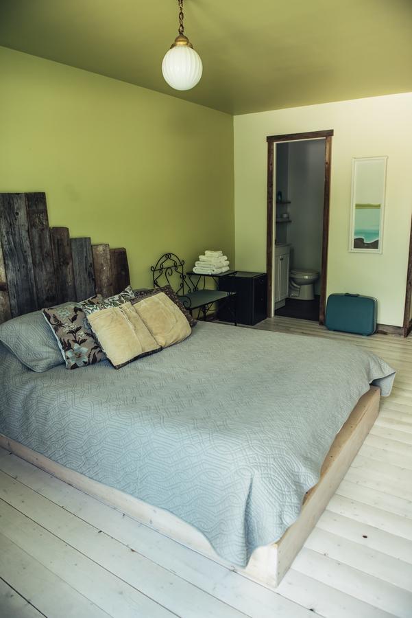 Auberge Et Salle De Spectacle La Fascine Isle-aux-Coudres Bagian luar foto